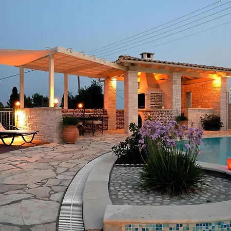 - Kouloura Villa