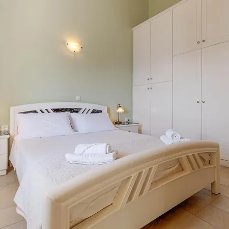 - Kouloura Villa Kalami (Corfu)