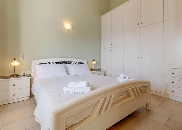 - Kouloura Villa Kalami (Corfu)
